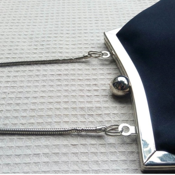 Liz Claiborne clutch purse - Picture 8 of 9